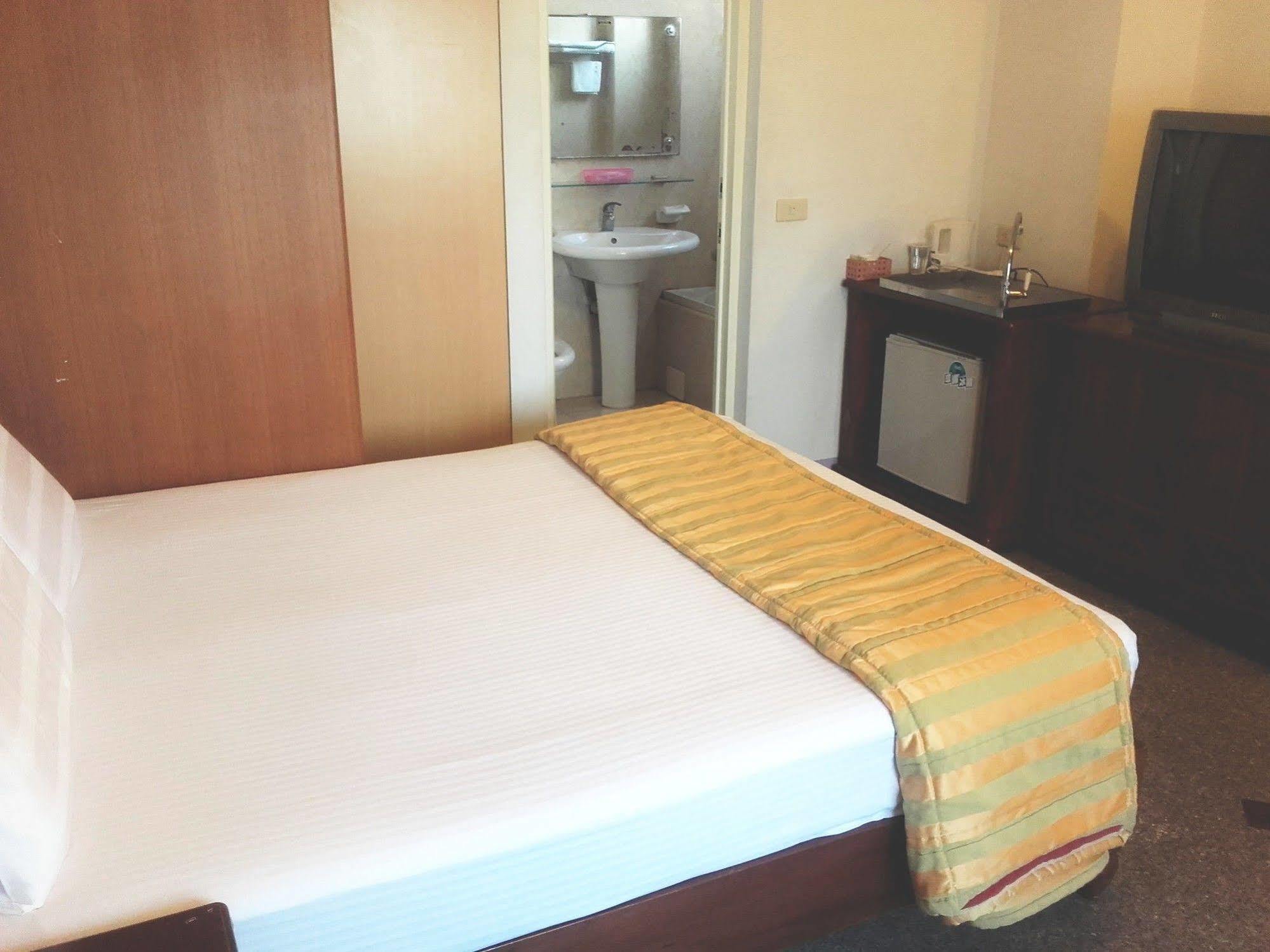 Jing Ai Hotel Luodong Eksteriør billede